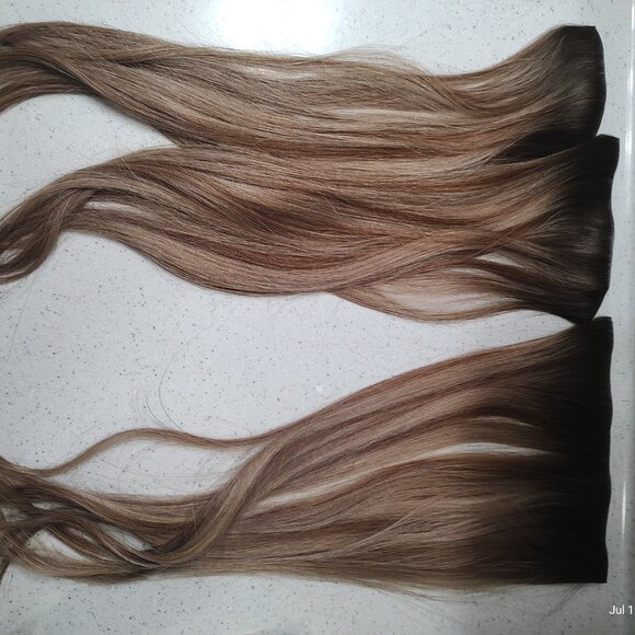 Endaring invisible clip in hair extensions - Picture 5 of 8